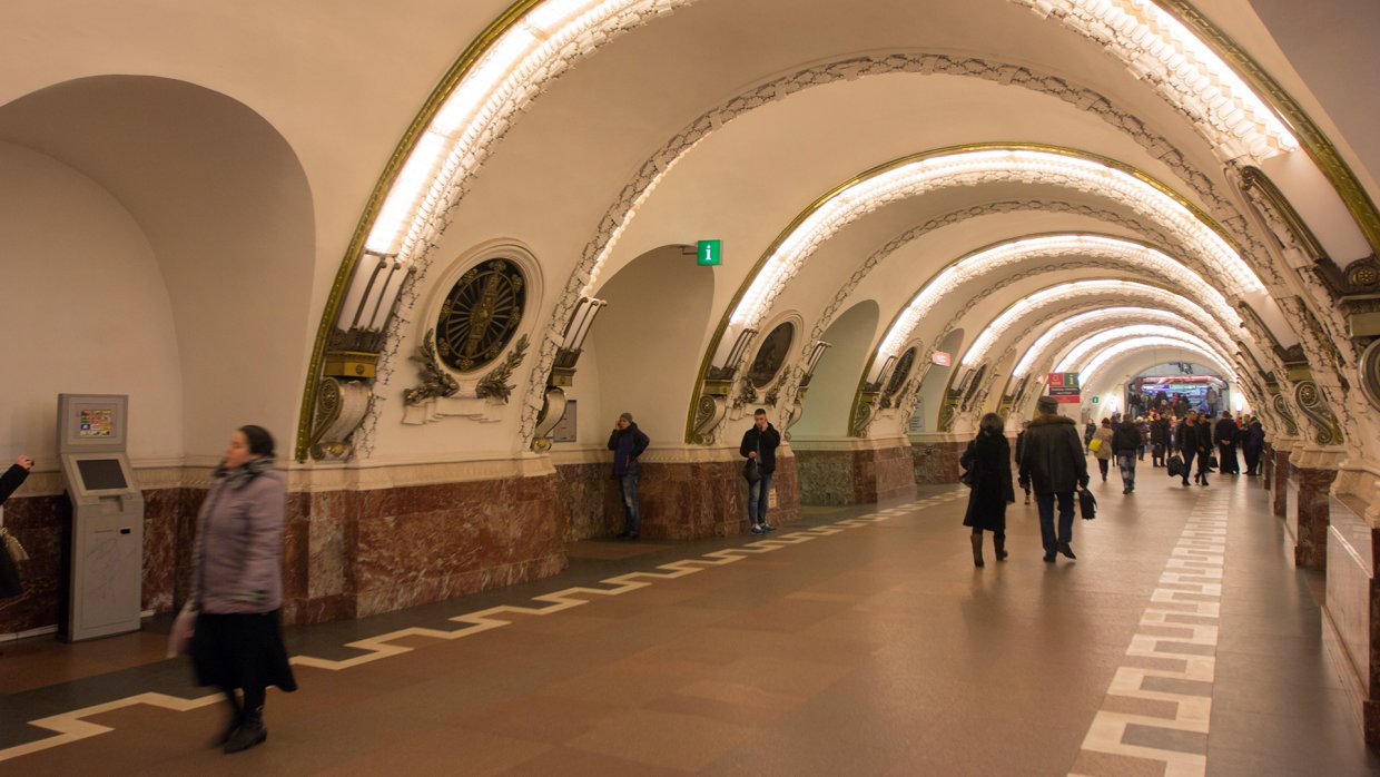 Площадь восстания станция метро фото